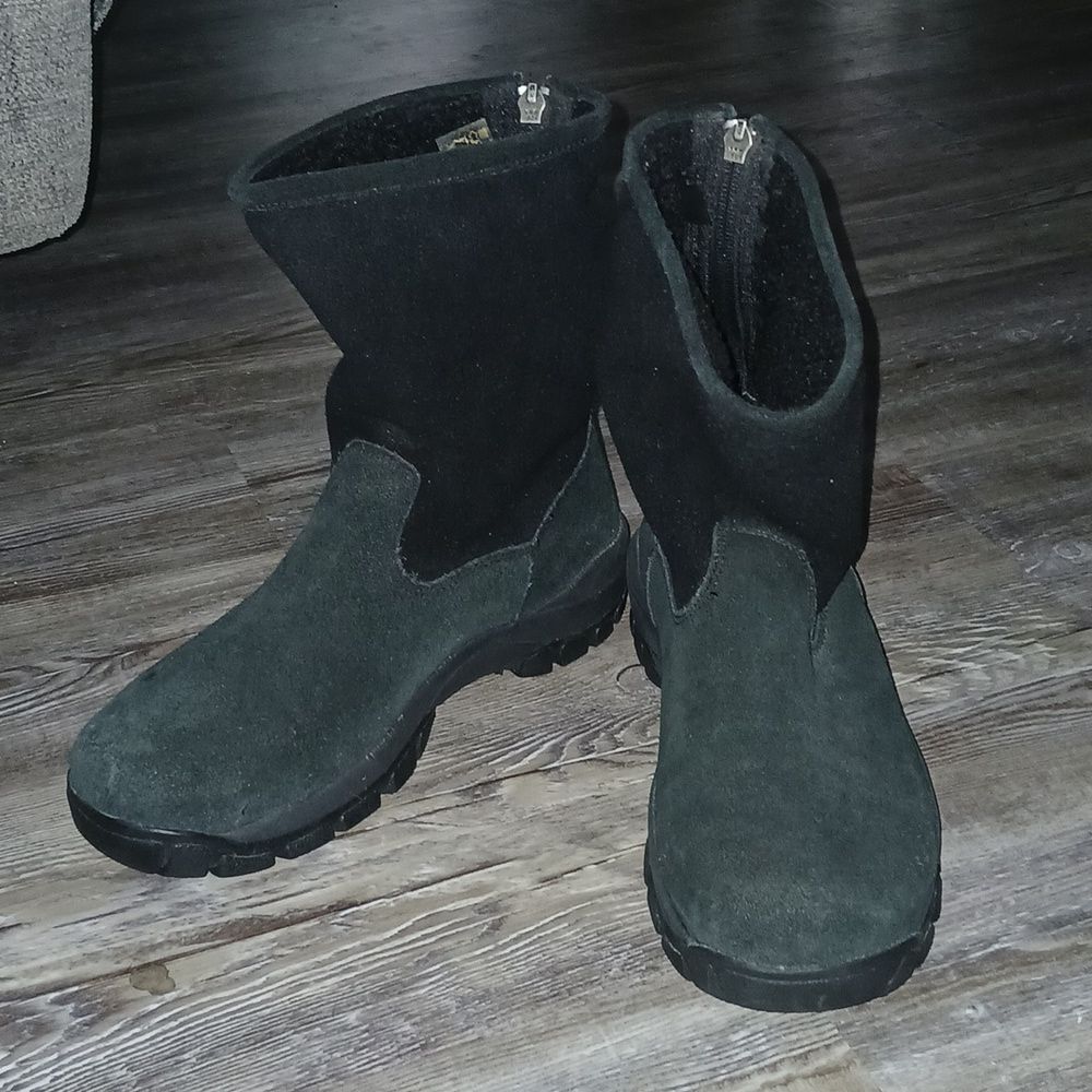Land's End black fleece boots Style 93160 Size 8 B NWOT